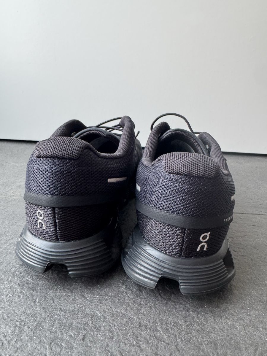 On Scarpe da donna: ON Cloud Schuhe schwarz Grösse 38.5 Neuwertig – Nuovo (secondo la descrizione) da Ebmatingen venduto da Trendsale 2