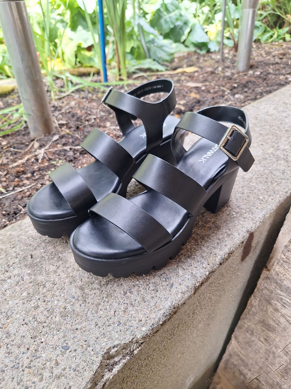 Chaussures femmes: Shwarze Plateau Sandalen – D'occasion à Teufenthal AG par boebe071 1