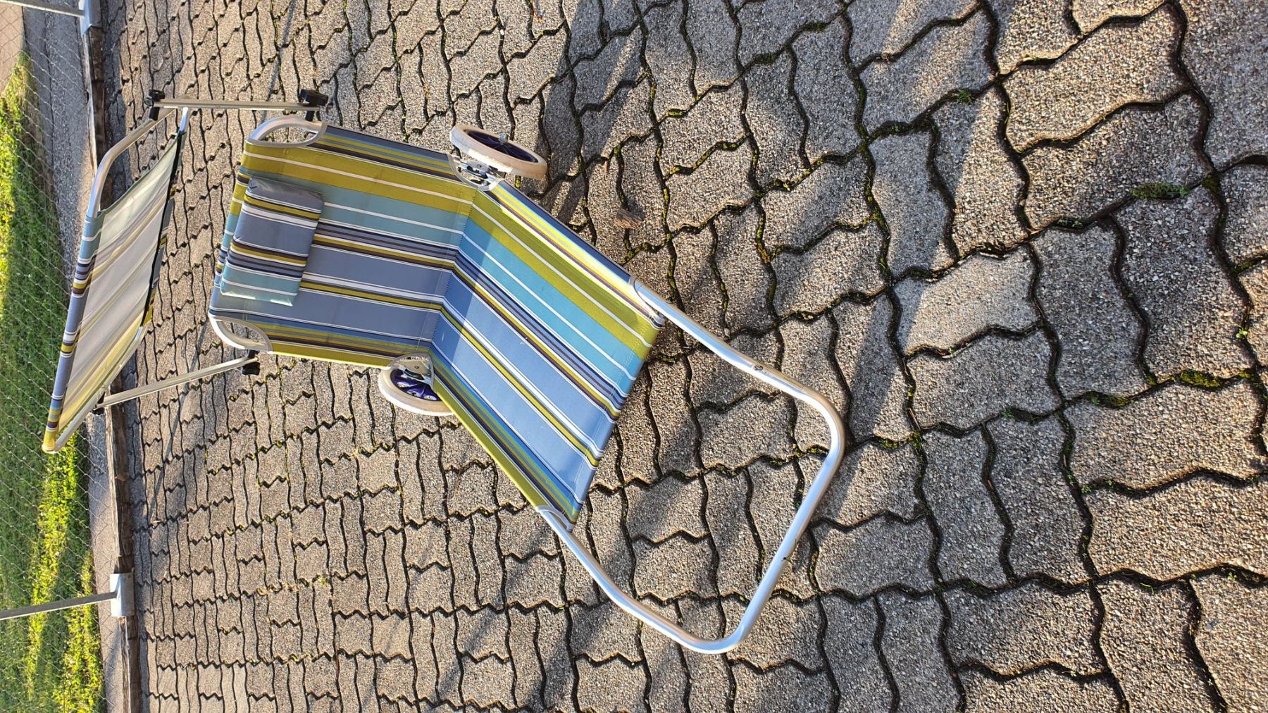 Chaises longues: Strand- und Transportliege – D'occasion à Duggingen par hammbe