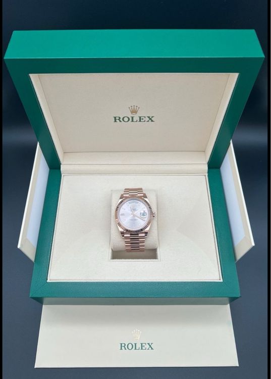 Rolex Orologi: Rolex Daydate 40mm 18k Rosegold Baguette Sundust 228235 Full – Usato da Brugg AG venduto da Wristdeal