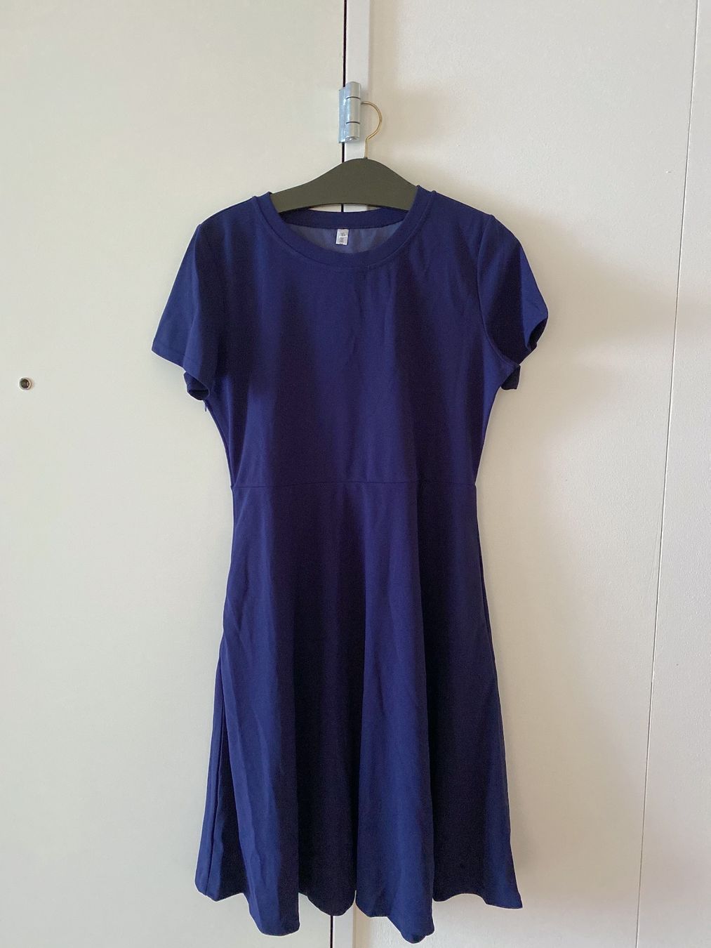 Shein Vestiti: Marineblaues Etui kleid – Nuovo (secondo la descrizione) da Luzern venduto da Sommer_26 2