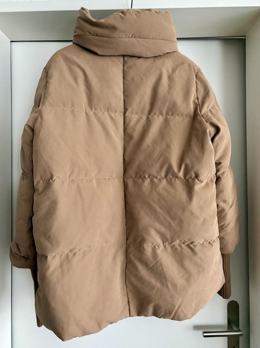 Giacche: Cozy Beige Puffer Jacket - perfect for winter Days! – Usato da Zürich venduto da ron_t88f 1