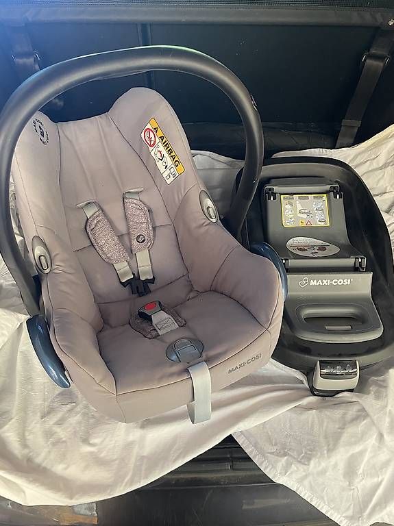 Maxi-Cosi Seggiolini per auto: Maxi-Cosi Babyschale Cabriofix mit Station – Usato da Hergiswil LU venduto da LaPiroque