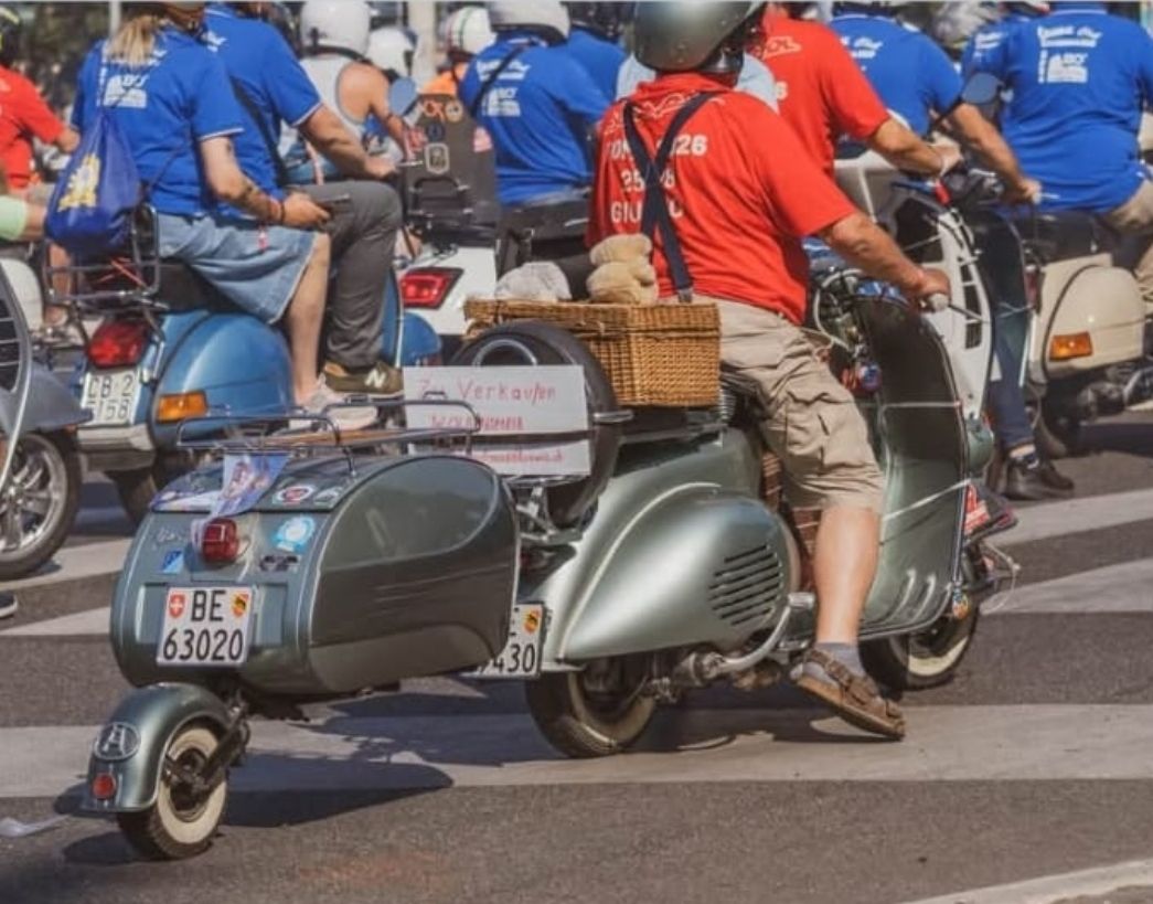 Piaggio Strada: Vespa vm 1953 mit Anhänger einzigartig – Usato da Niederwangen BE venduto da Zimmo72
