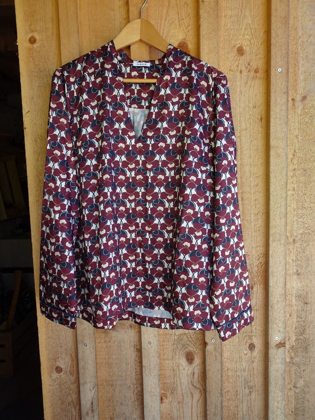 Camicette: Bluse von P.A.R.O.S.H. Bordeauxrot Gr. XL - 424174 – Usato da Küssnacht am Rigi venduto da Good4Deckeli
