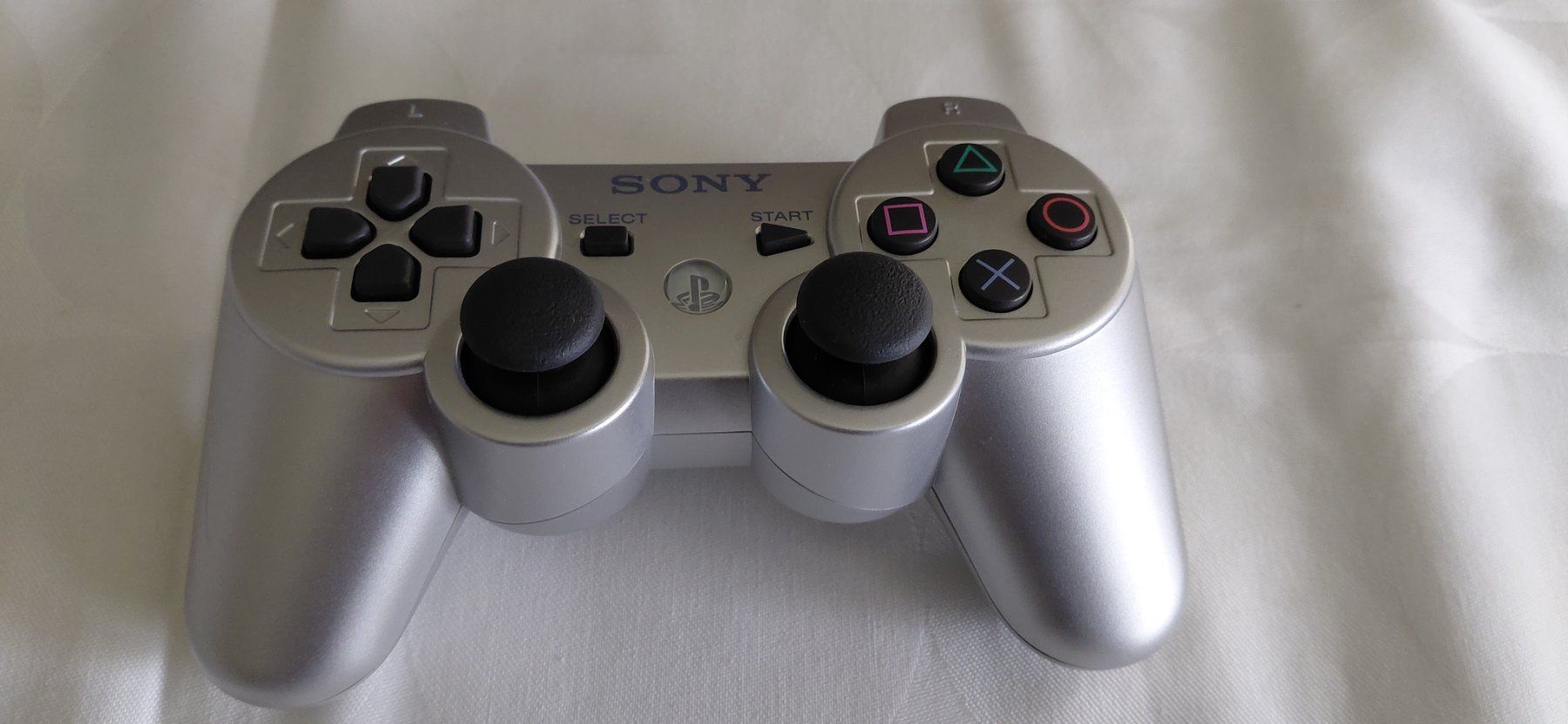 Sony Controller: Neuer + ungebrauchter Original PS3 Controller Silber – Nuovo (secondo la descrizione) da Gretzenbach venduto da Uli1980 1
