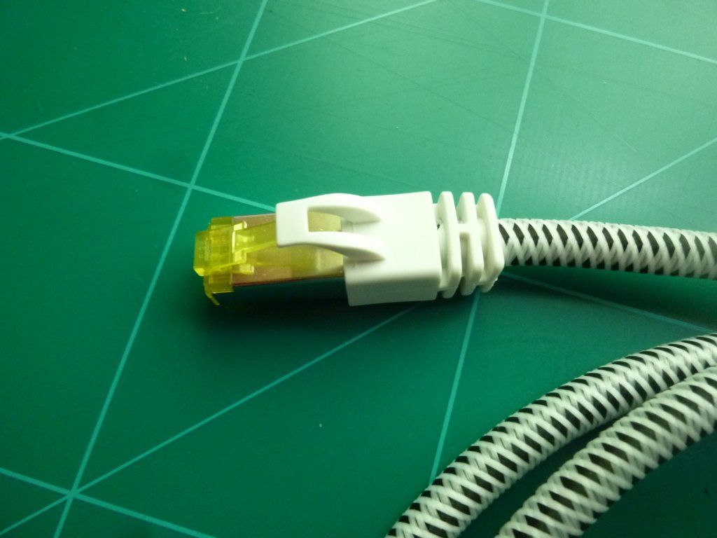Cavi: Premium Netzwerkkabel 2.0m Neu! – Nuovo e nell'imballaggio originale da Aeschi SO venduto da Habeas 1