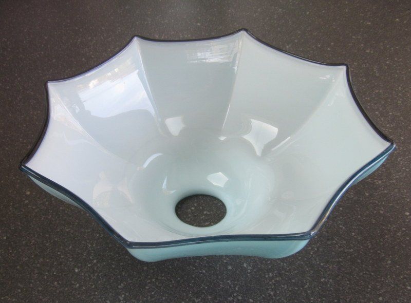 Jugendstil Lampenschirm Glas türkis/hellblau, dunkler Rand (Gebraucht) in Bischofszell für CHF 77 – mit Lieferung auf Ricardo kaufen