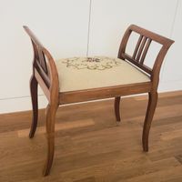 Holzbank mit Blumenmuster bestickt guter Zustand 60x30cm