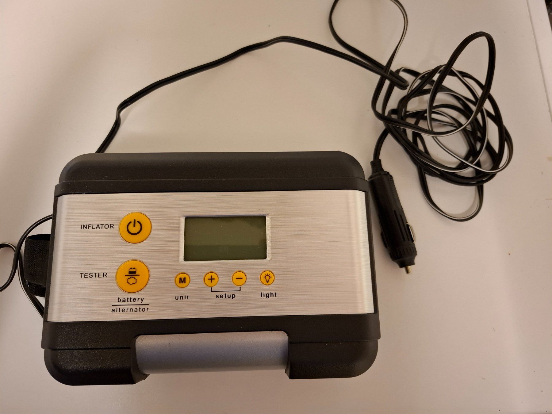 Compressori: Luftkompressor mit Digitalanzeige – Usato da Wangen b. Olten venduto da Edeltell