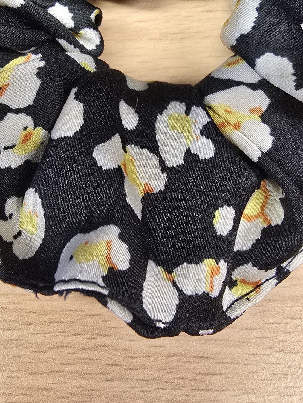 Accessori per capelli: Piqyourdress Blumen scrunchie – Nuovo (secondo la descrizione) da Rothrist venduto da Dixygirl 1