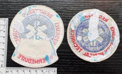 Placchette & Badge: 2 Stück Rettungsdienst EMT-Abzeichen – Nuovo (secondo la descrizione) da Zürich venduto da Policepatch 1