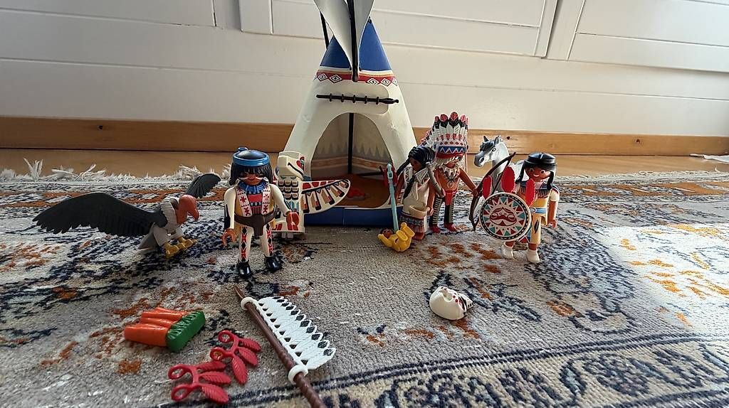 Playmobil Jouets: Playmobil Indianer mit Tipi – D'occasion à Zürich par Engelhard74