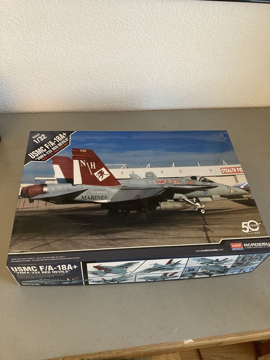 Academy Modellbausätze & Standmodelle: Academy F/A-18A 1:32 – Neu (gemäss Beschreibung) aus Zollikofen von Torque86