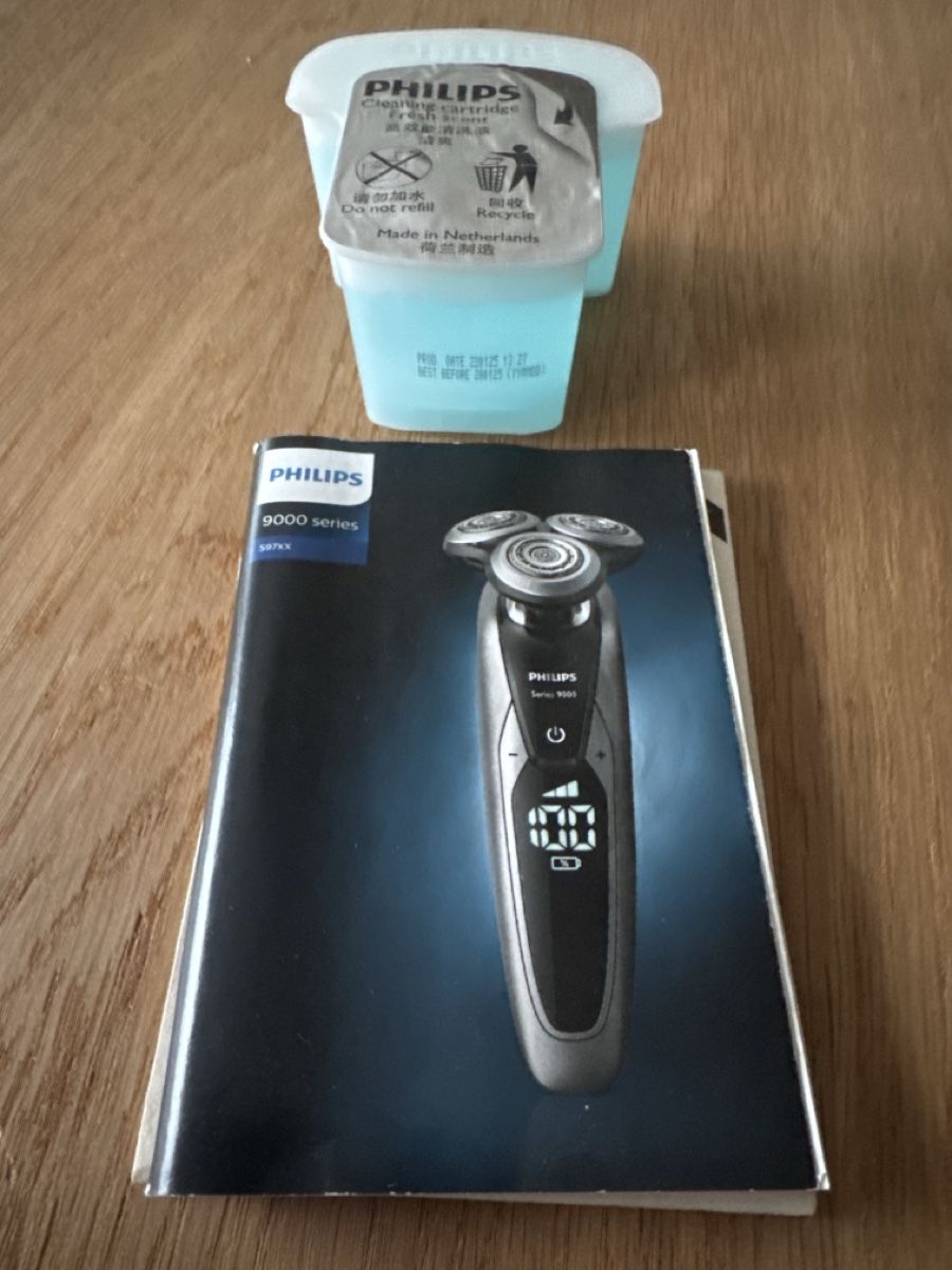 Philips Rasoirs & Lames de rasage: Philips 9000er Rasierer – D'occasion à Reichenburg par PaddlG 1
