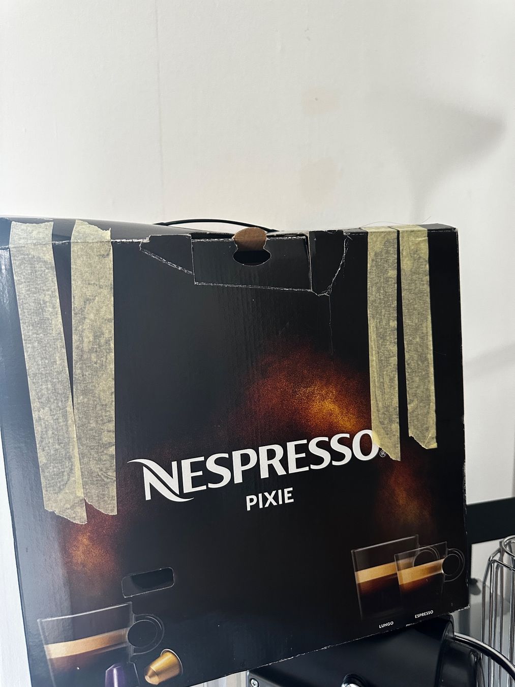 Nespresso Kaffeemaschinen & Espressomaschinen: Nespresso Pixie espresso machine with capsule holder – Gebraucht aus Luzern von emi_wh92 2