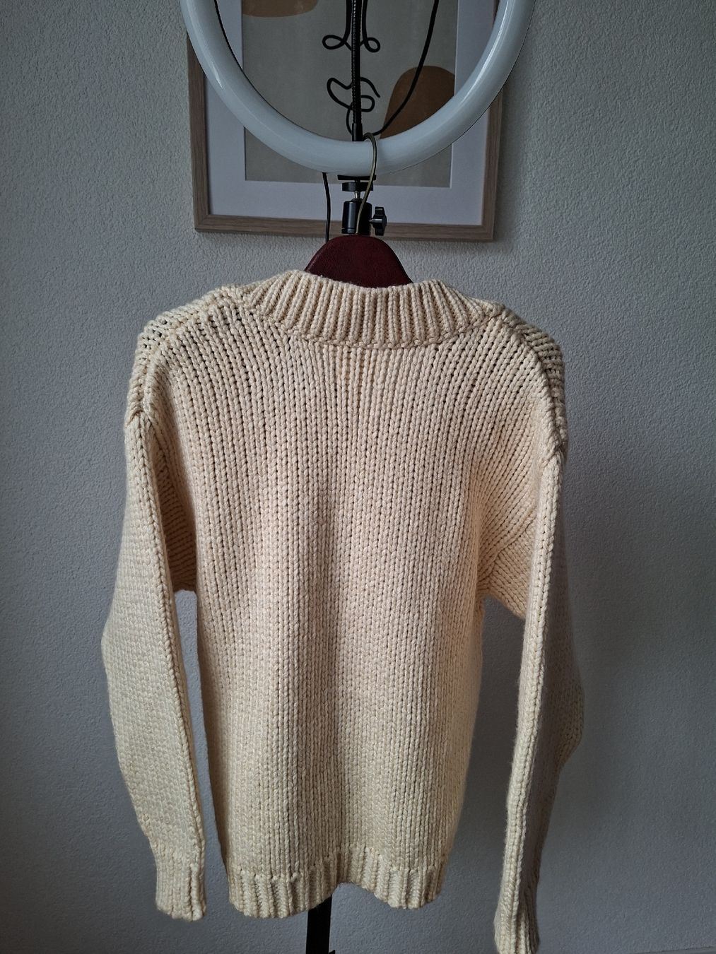 H&M Maglioni & Felpe: Warmer Strickpullover mit V-Ausschnitt – S – Usato da Huttwil venduto da DealAlpina 5