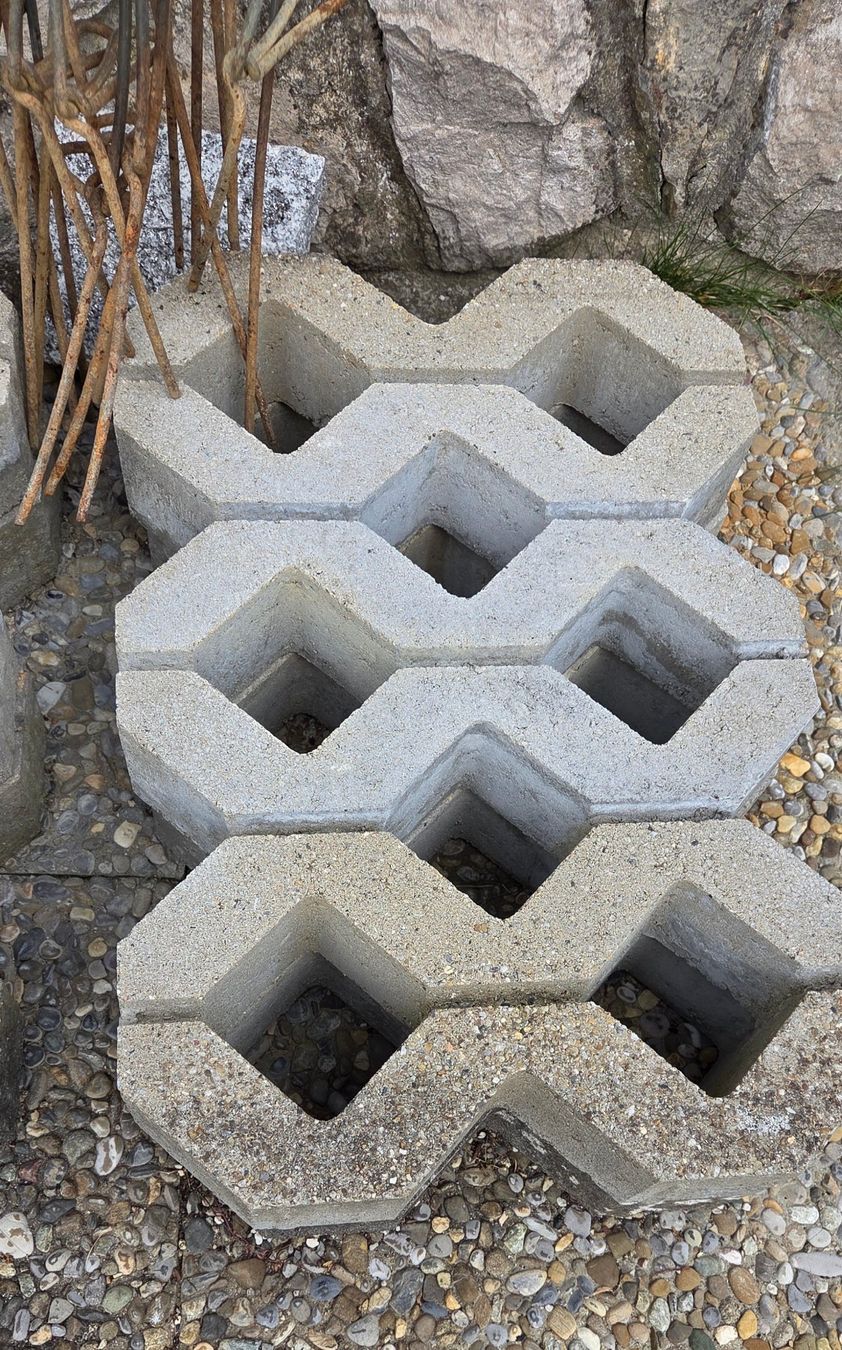 Pierres & tuiles: 6 Gitter Steine – D'occasion à Niederbipp par Trude04