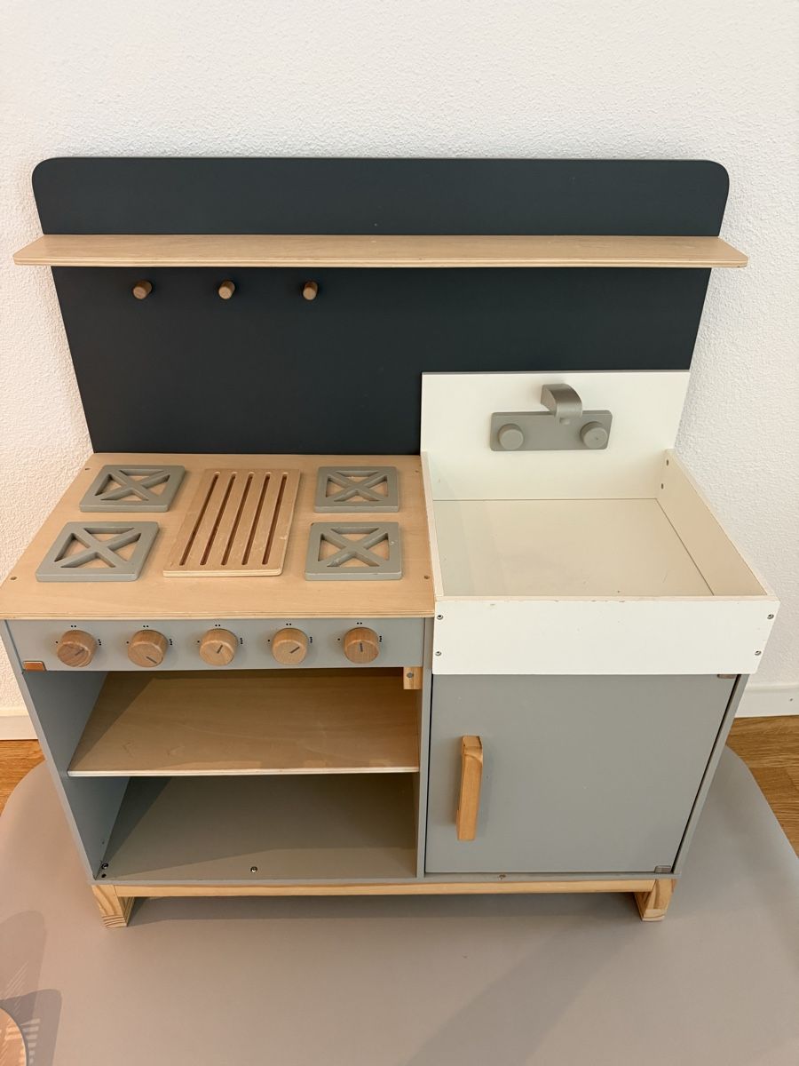 Spielzeuge: Musterkind Spielküche – Gebraucht aus Au ZH von ard_5zc2 1