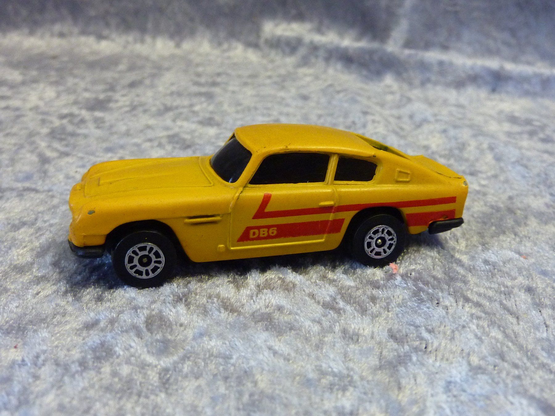 Aston Martin Modellini d'auto: Aston Martin DB6 1:64 – Usato da Dürrenäsch venduto da Cobra1ch 1