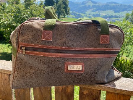 Reisetasche Marke Cometoue, grünlich, weiches Leder.