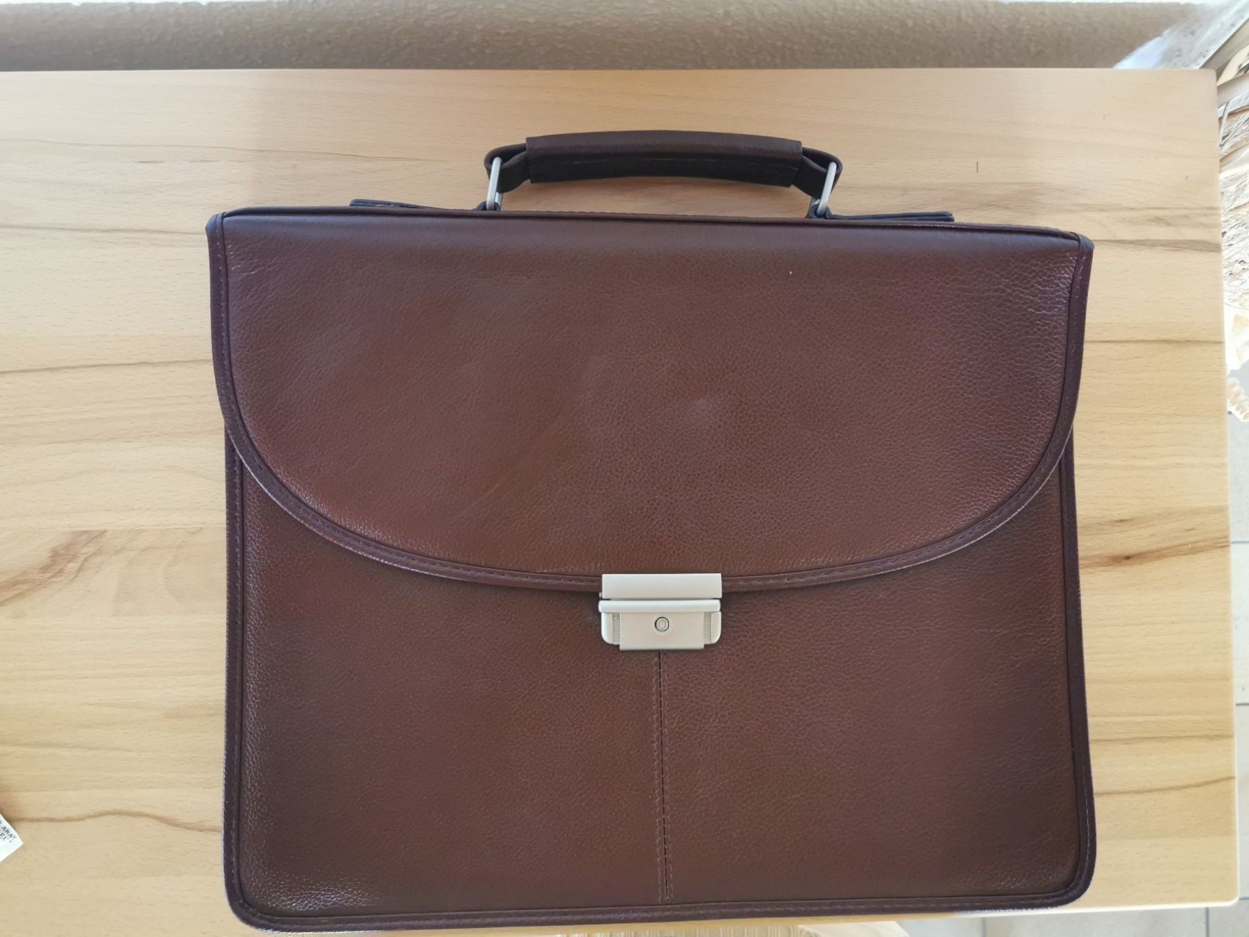Valigie & Borse: NEUE Leder-Aktentasche mit Schloss, Innenfächer – Nuovo e nell'imballaggio originale da Gebenstorf venduto da Aturic