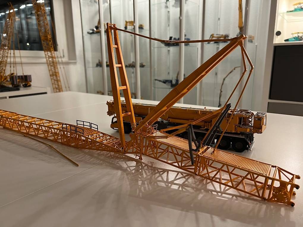 Modellbausätze & Standmodelle: Liebherr LTM 1650 Wippspitze 1:50 – Gebraucht aus Luzern von ald_db9d