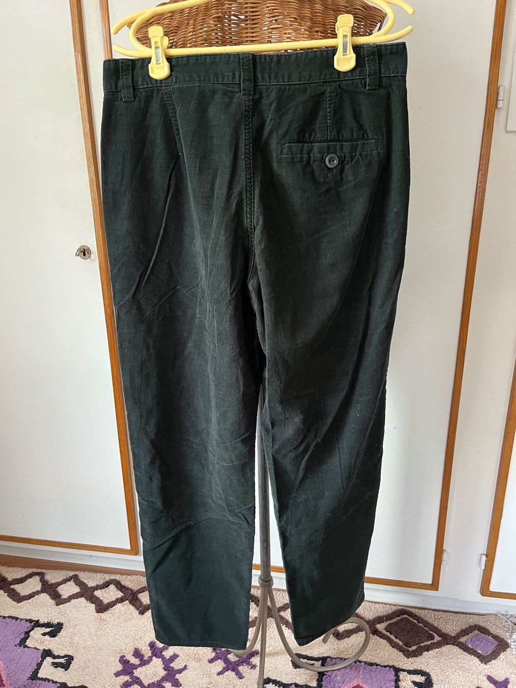Cos Pantaloni: COS Feincord Hose Gr. 38 – Usato da Utzenstorf venduto da Ismaele 2