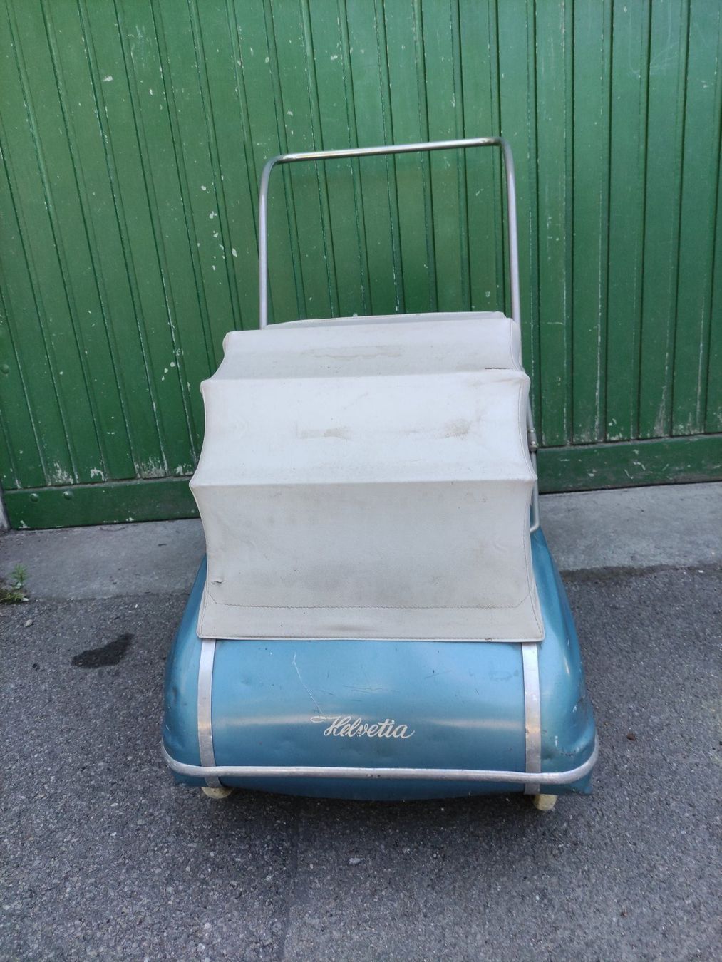 Puppenwagen: Kinderwagen Helvetia – Gebraucht aus Wetzikon ZH von schirkahn 2