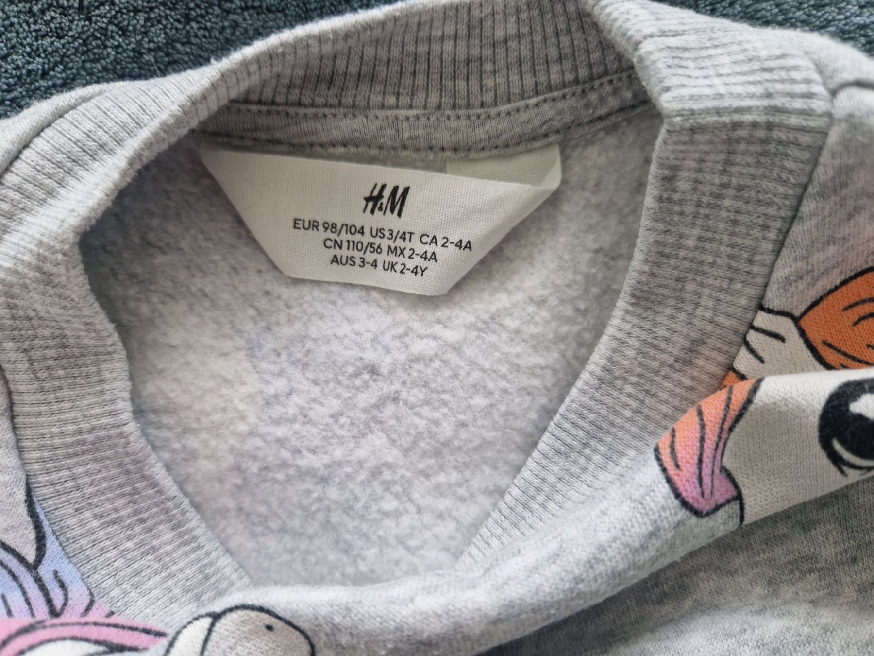 H&M Pulls et sweat-shirts: Pullover grösse 98/104 Einhorn – D'occasion à Heimberg par Eleanor20 1