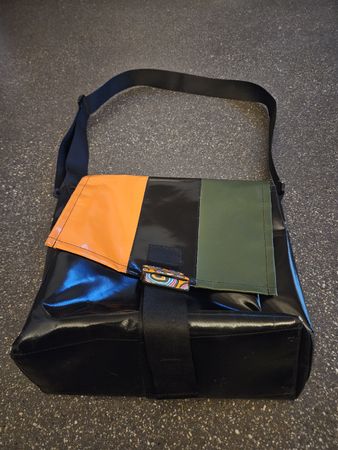 Umhaengetasche Kathie Weber Wald-Zürich schwarz-orange-gruen