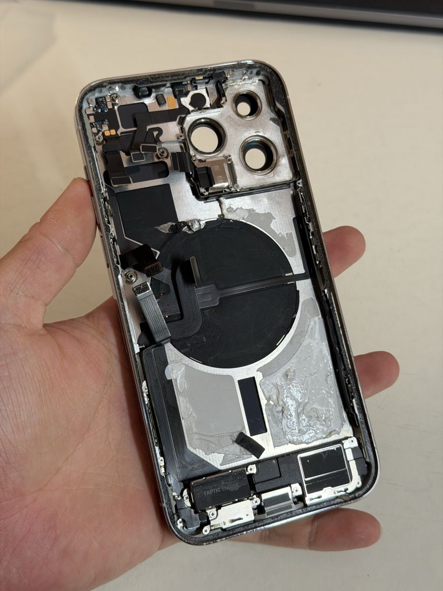 Apple Handys / Smartphones: Komplett iPhone 14 Pro Max Gehäuse Pulled  – Gebraucht aus Chur von beverlyone 3