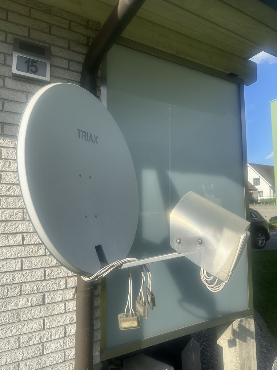 Parabola satellitare: Satellitenspiegel mit 3 LNB Triax – Usato da Schöftland venduto da lazer04 1