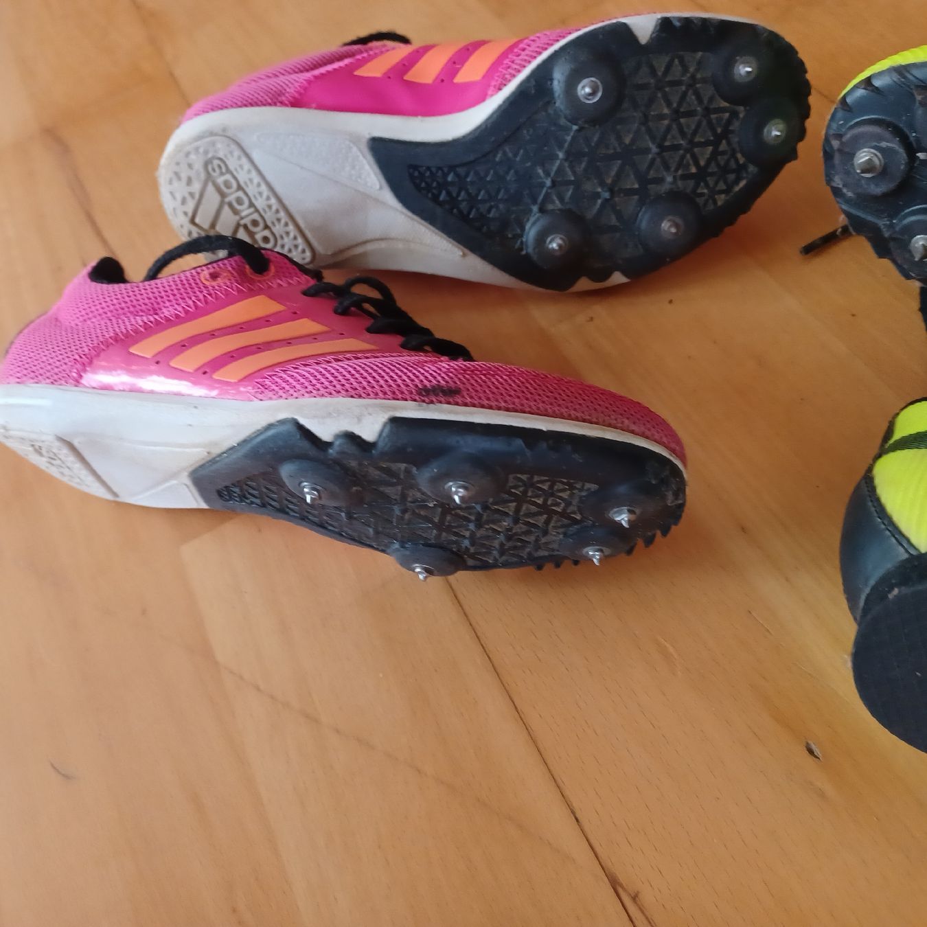 Adidas Scarpe per ragazzi: Fussbaschuhe , Nockenschuhe , Adidas, Asics , Gr.33, 32.5 – Usato da Waldkirch venduto da Fantasia-101 3