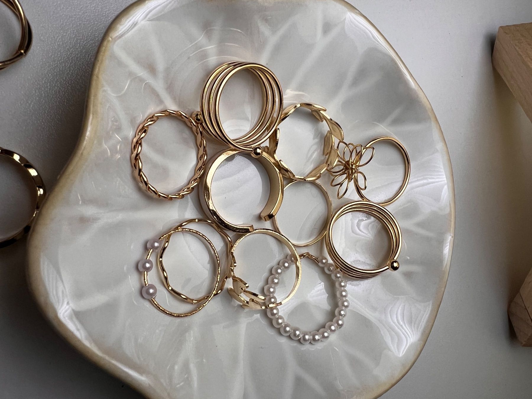 Sonstiger Schmuck: 47 Ringe Goldfarbende – Neu und originalverpackt aus Uster von SmartSales_zh 5