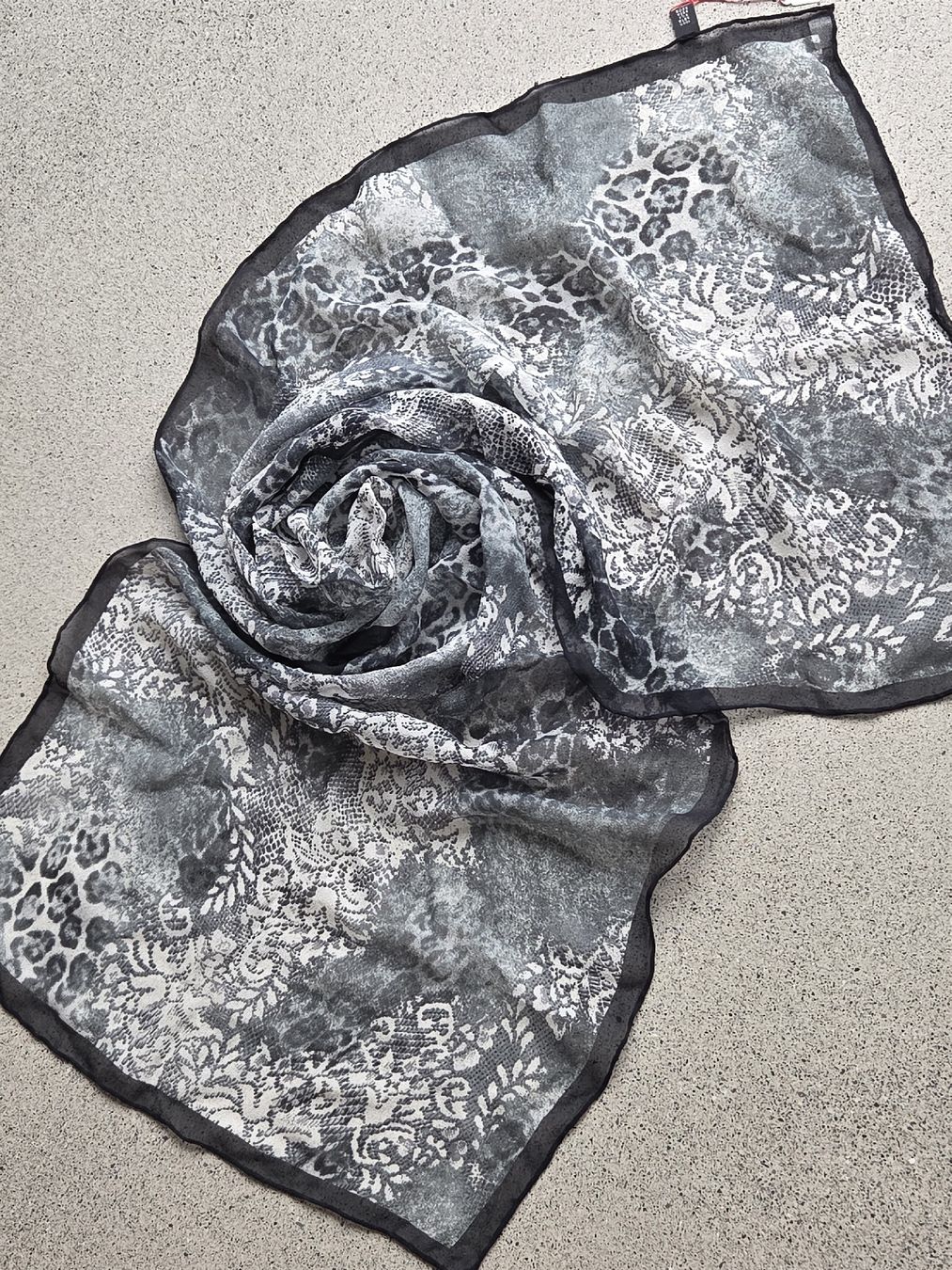 Foulard & Sciarpe: Seidenschal, handrolliert 43 x 155 – Nuovo e nell'imballaggio originale da Frauenfeld venduto da Schenken-mit-Herz