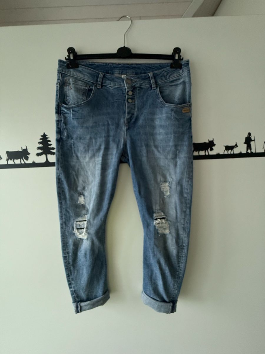 Jeans: Lässige Boyfriend Destroyed Jeans 42 – Usato da Sirnach venduto da sirni