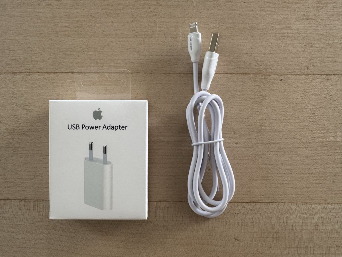 Apple Ladegeräte: Apple USB Power Adapter zu iPhone  – Neu und originalverpackt aus Männedorf von deal4deal