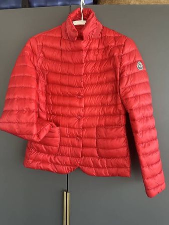 Leichte Moncler Daunenjacke, Größe 1