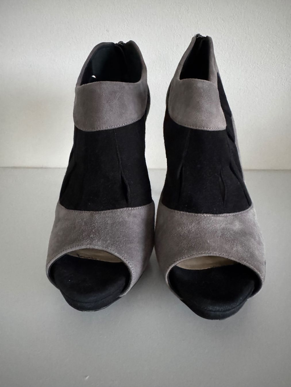 Dior Scarpe da donna: Bottines Christian Dior grises et noires – Usato da Trelex venduto da emi_r59r 1