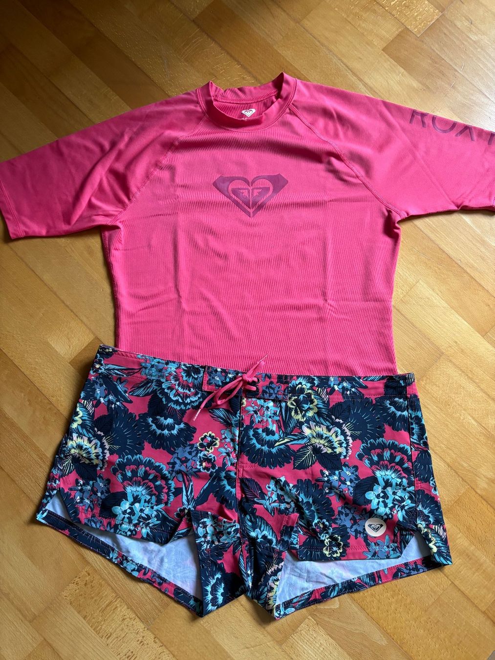 Roxy Badekleider & Bikinis: Badeshirt und Shorts ROXY Gr.XL – Neu (gemäss Beschreibung) aus Wangen ZH von Mahmood11
