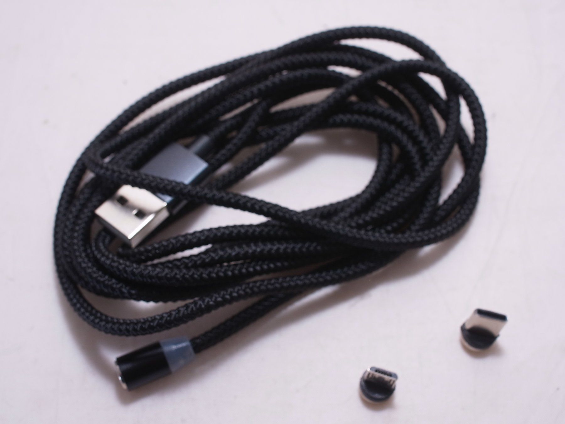 Cavi: 4 Handy Ladekabel Magnet USB mit 3 Adapter Micro USB, C, iOS – Nuovo (secondo la descrizione) da Zürich venduto da dnk_nrd8 4
