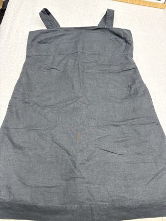 Robe d'été Uniqlo noire, taille M, parfait pour la plage!