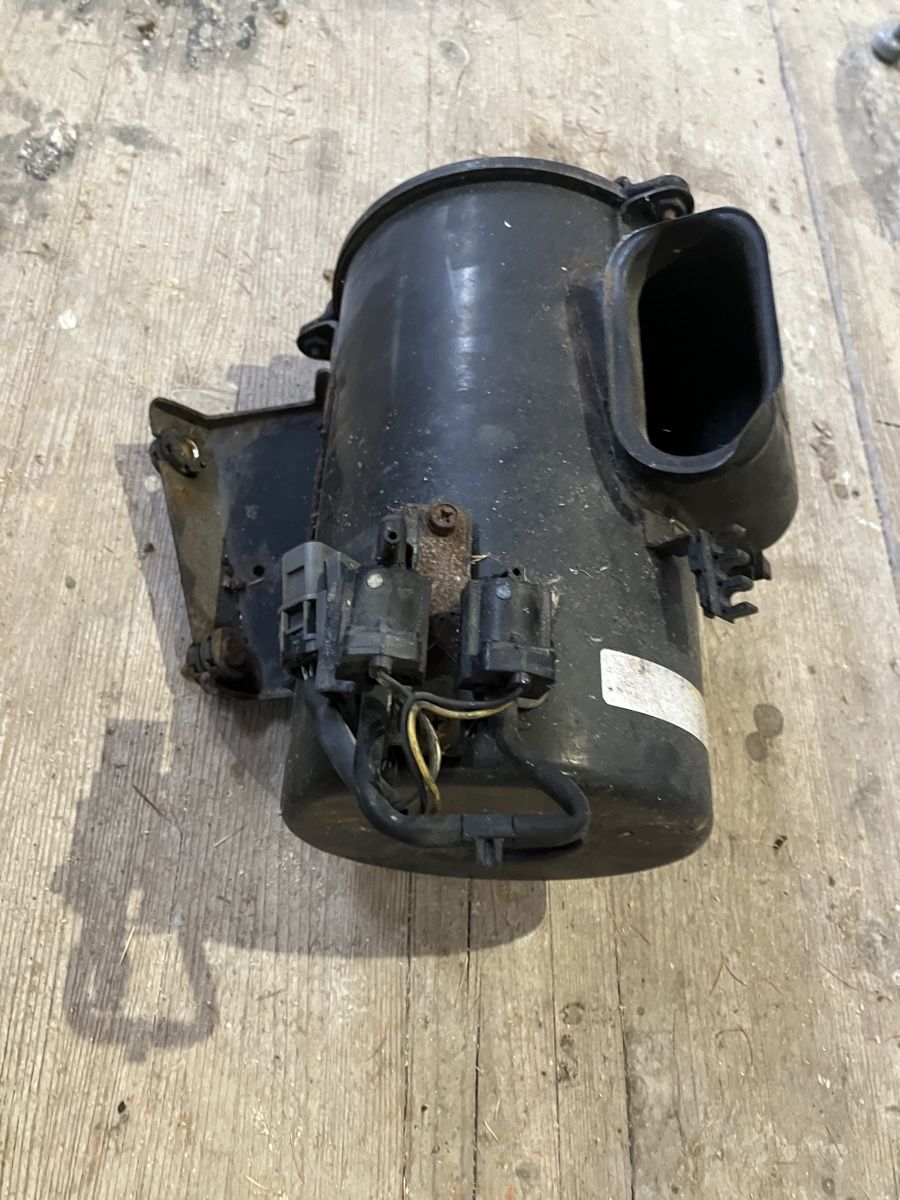 Ventilazione: Nissan Patrol Y60 - Luftfilter – Usato da Wetzikon ZH venduto da M.H88 1