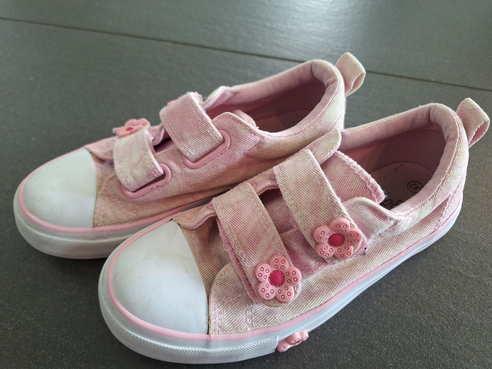 Scarpe per ragazze: Mädchen Stoffschuhe Gr. 32 – Usato da Brittnau venduto da Norge77