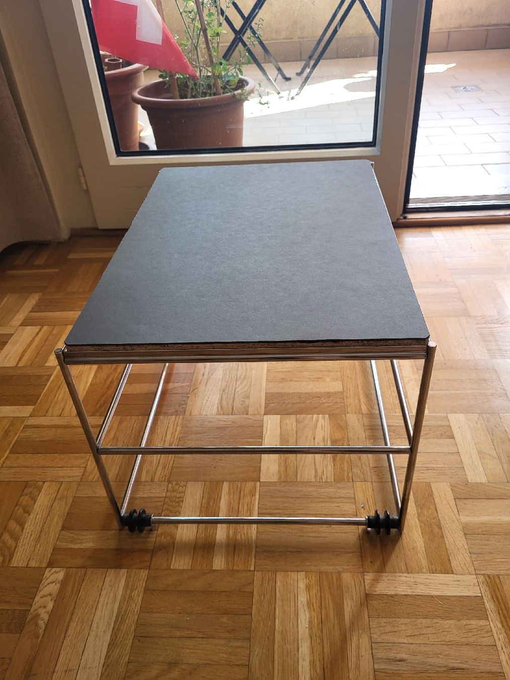 USM Comodini: table basse / de nuit USM Upcycling – Usato da Genève venduto da Poupoulita 2