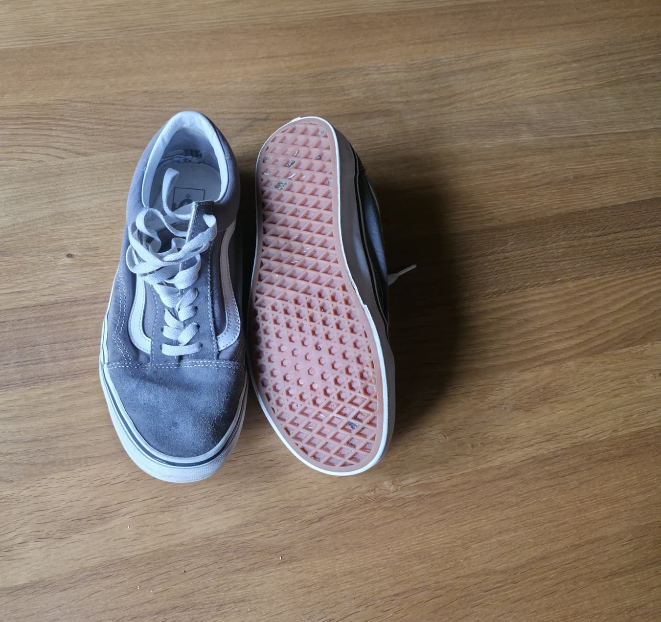 Vans Herrenschuhe: Vans Old Skool Sneaker Grau Grösse 42 – Gebraucht aus Matten b. Interl von lger 1