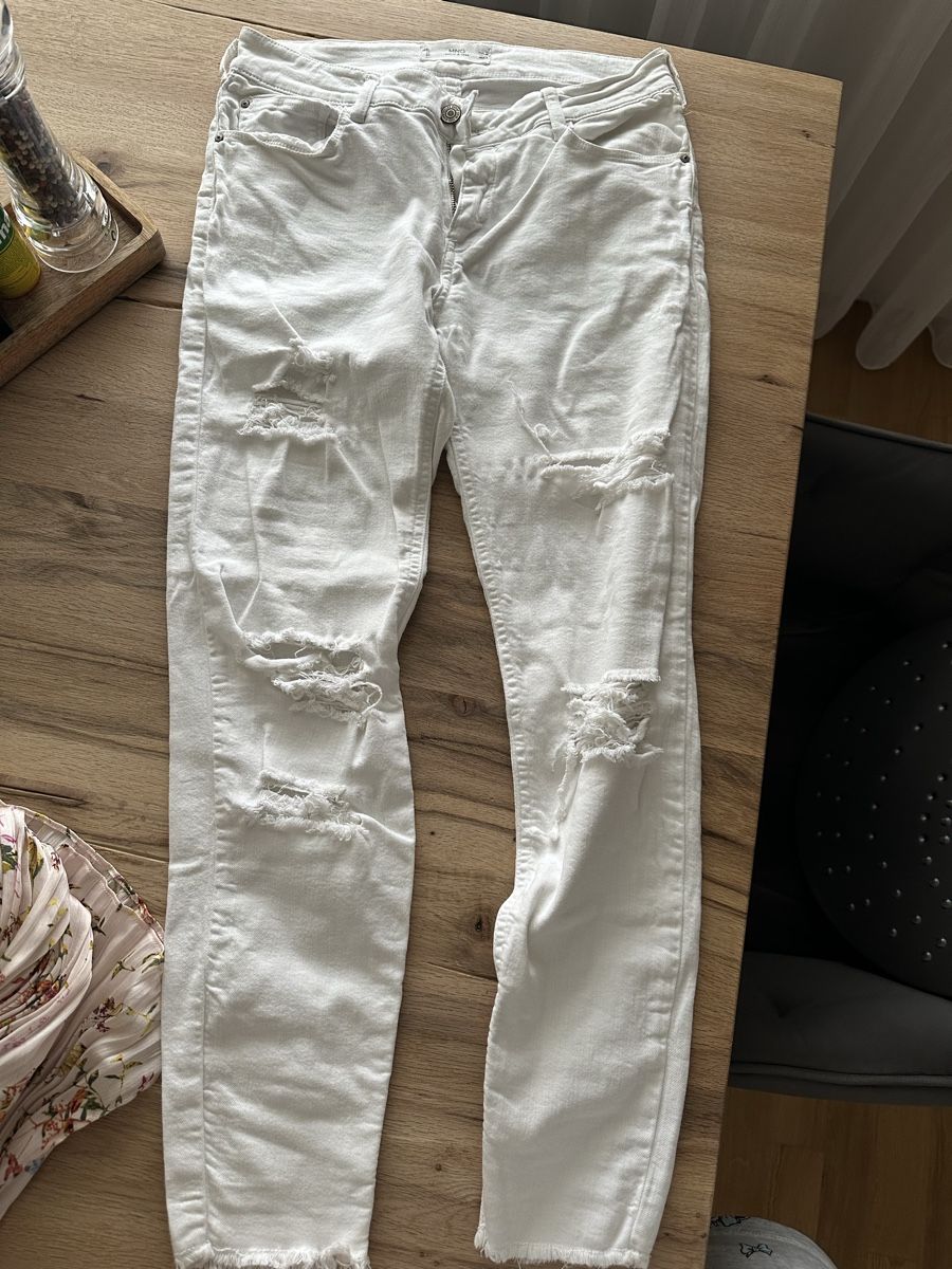 Mango Jeans: Mango Jeans, weiss, destroyed Look, Gr. 38 – Usato da Glattbrugg venduto da SMusic98 5