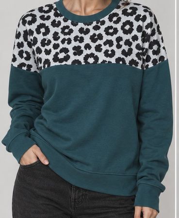 Pullover mit Leoprint, Grösse M, Top Zustand