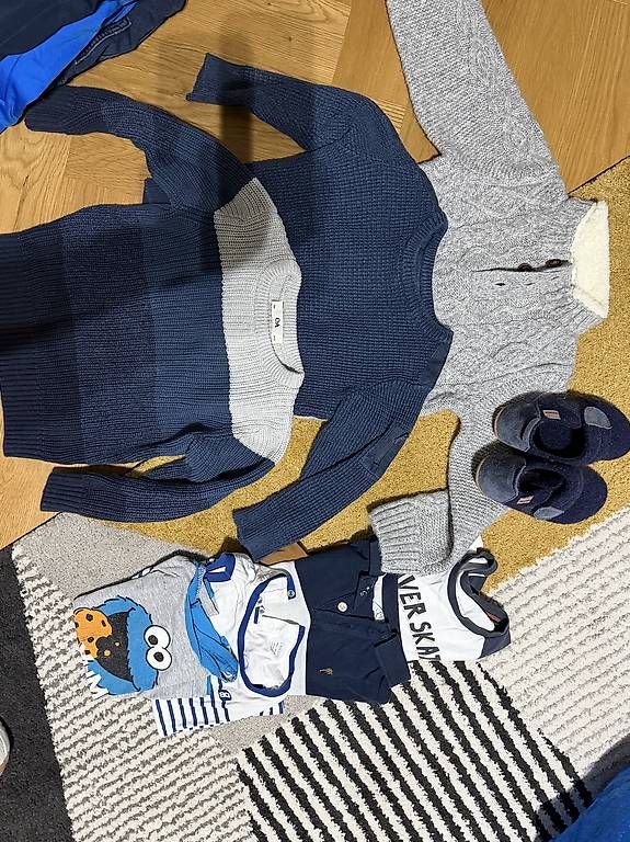 Lotti & Set di vestiti: Kleider gebrauchte Jungen 98/104 – Usato da Zürich venduto da whotookmynickname